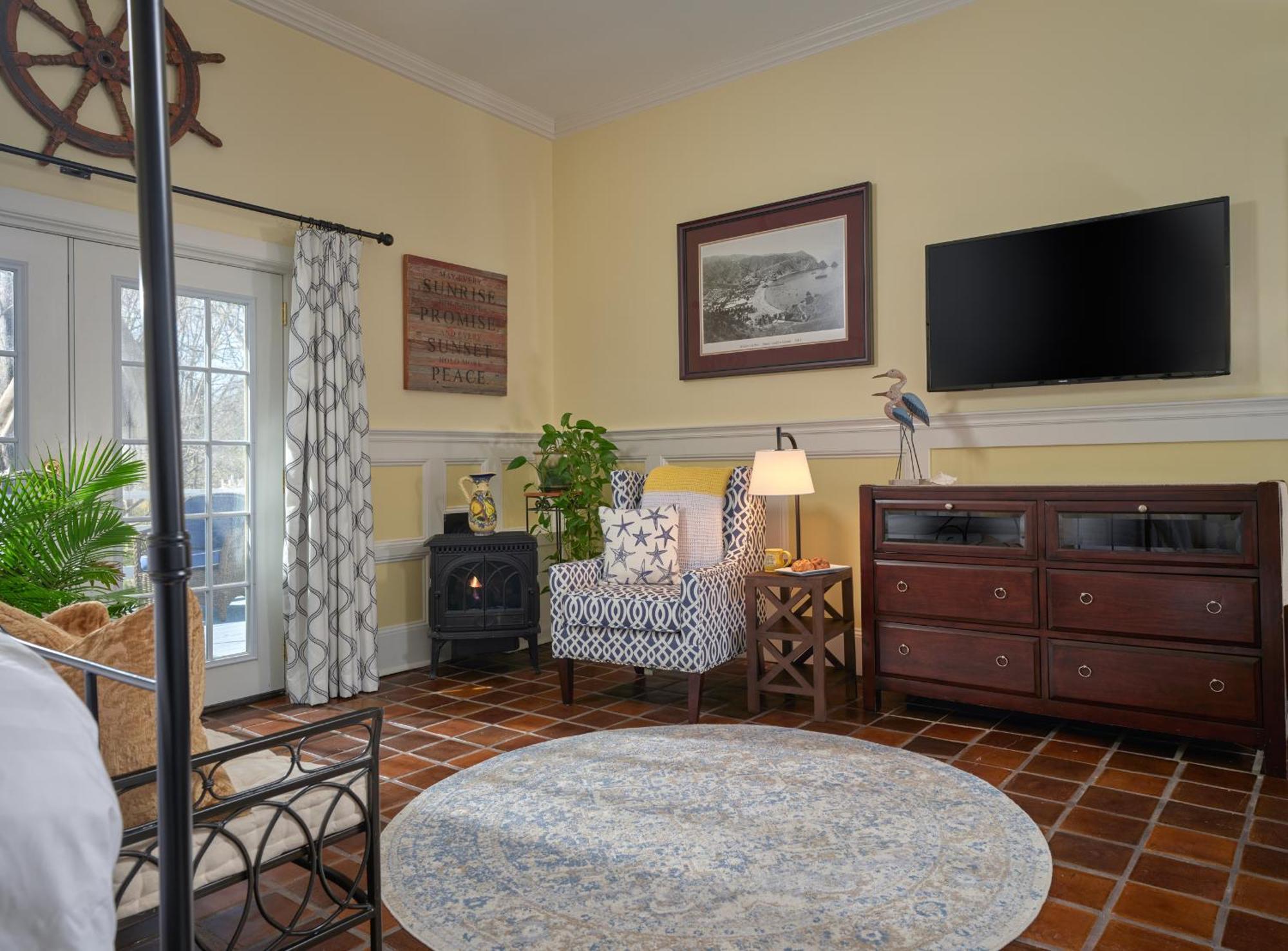 Old Manse Inn Brewster Exterior photo