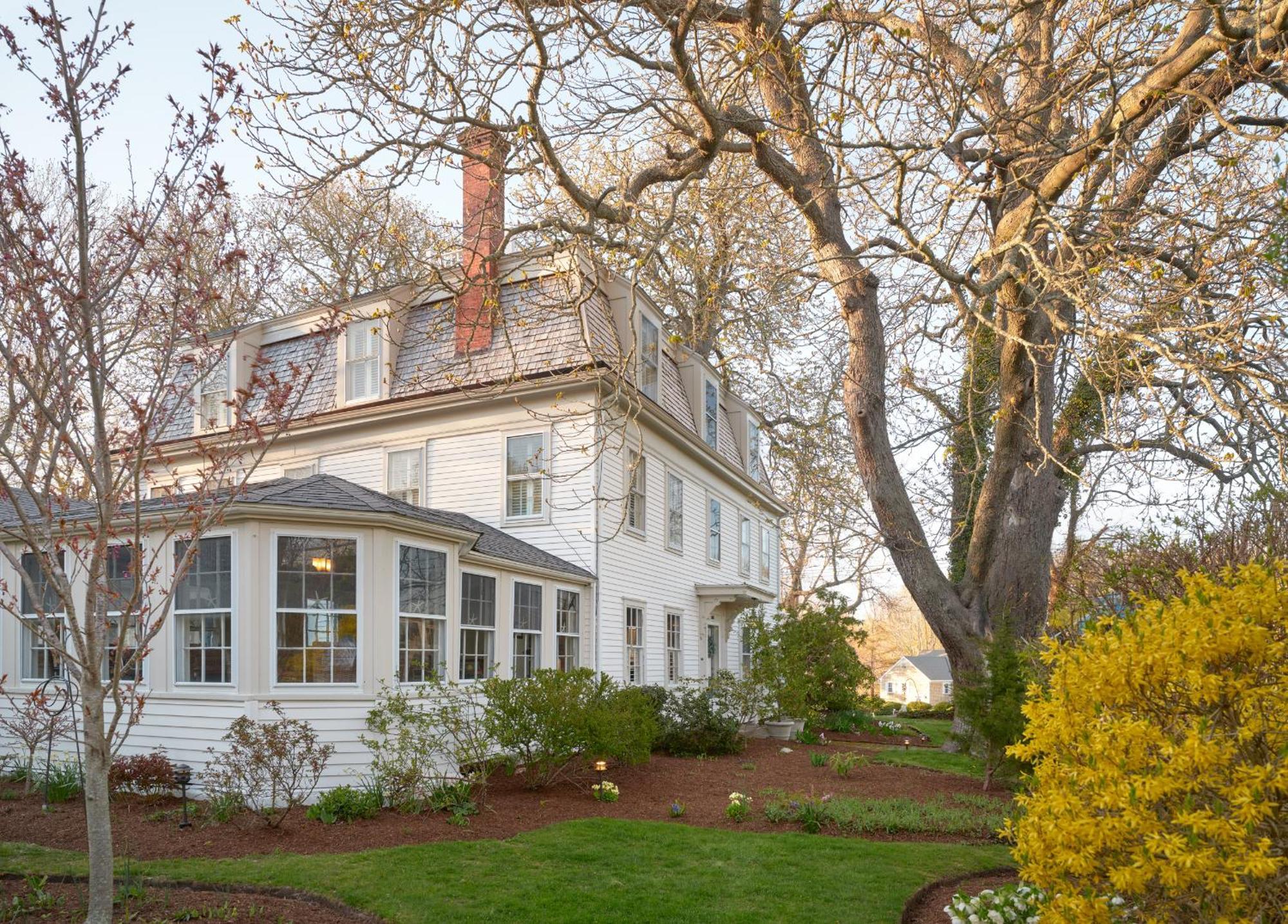Old Manse Inn Brewster Exterior photo