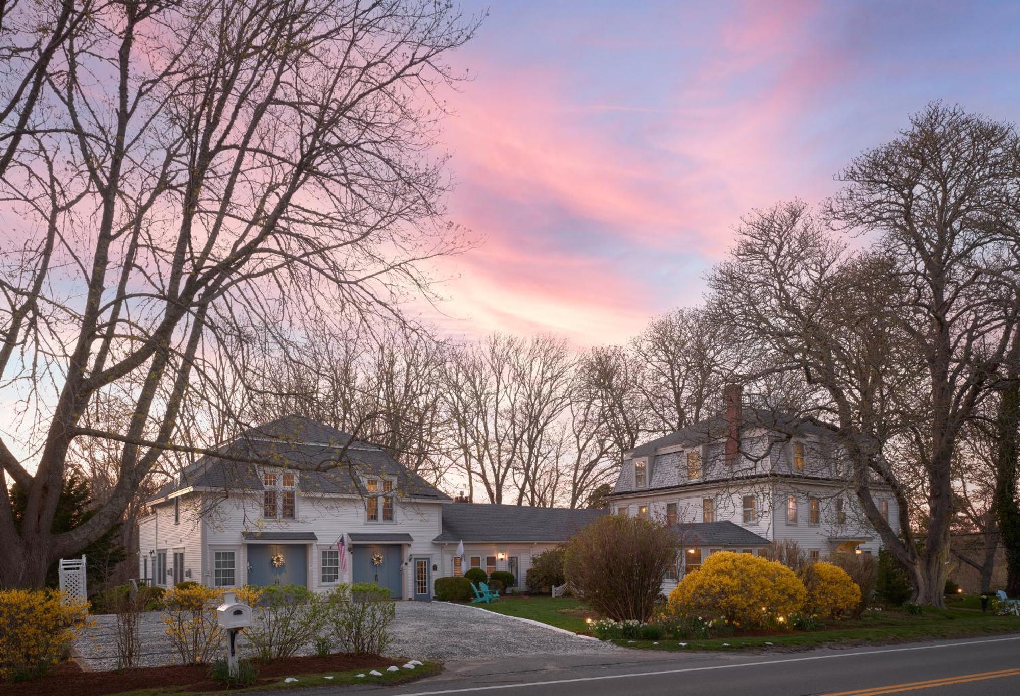 Old Manse Inn Brewster Exterior photo
